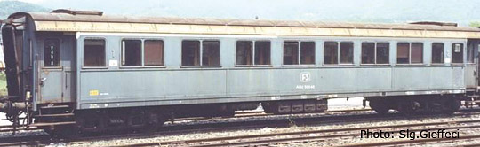Passenger car 1st/2nd class series 50000<br /><a href='images/pictures/Roco/45546.jpg' target='_blank'>Full size image</a>